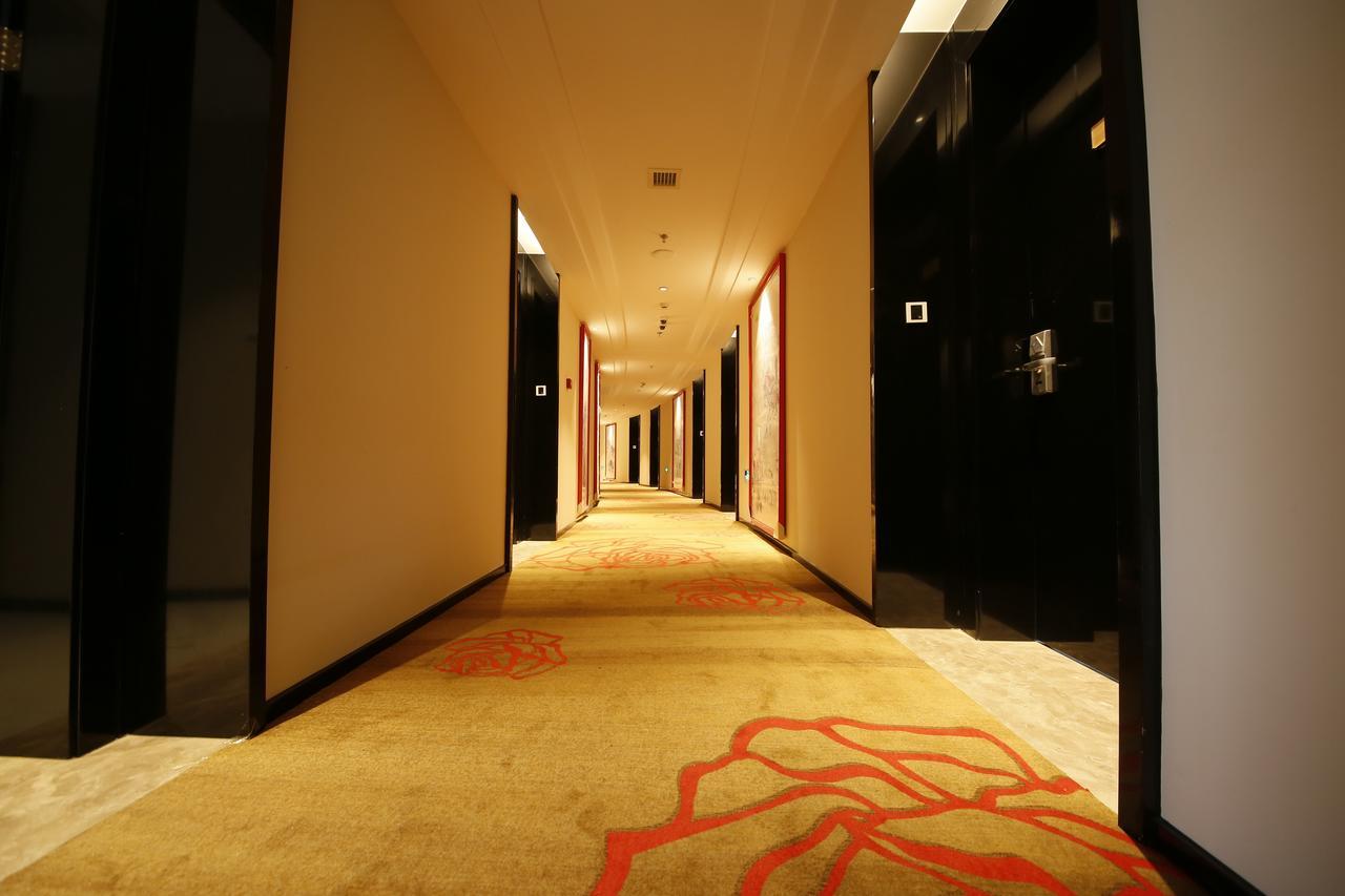 Howard Johnson Flower City Hotel 昆明 エクステリア 写真