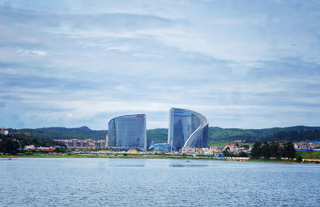 Howard Johnson Flower City Hotel 昆明 エクステリア 写真